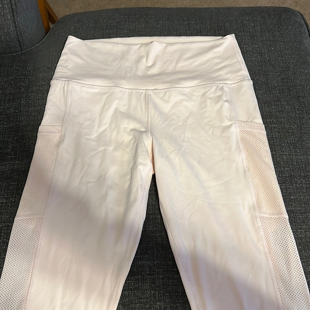 Aerie 3/4 length workout leggings with pockets